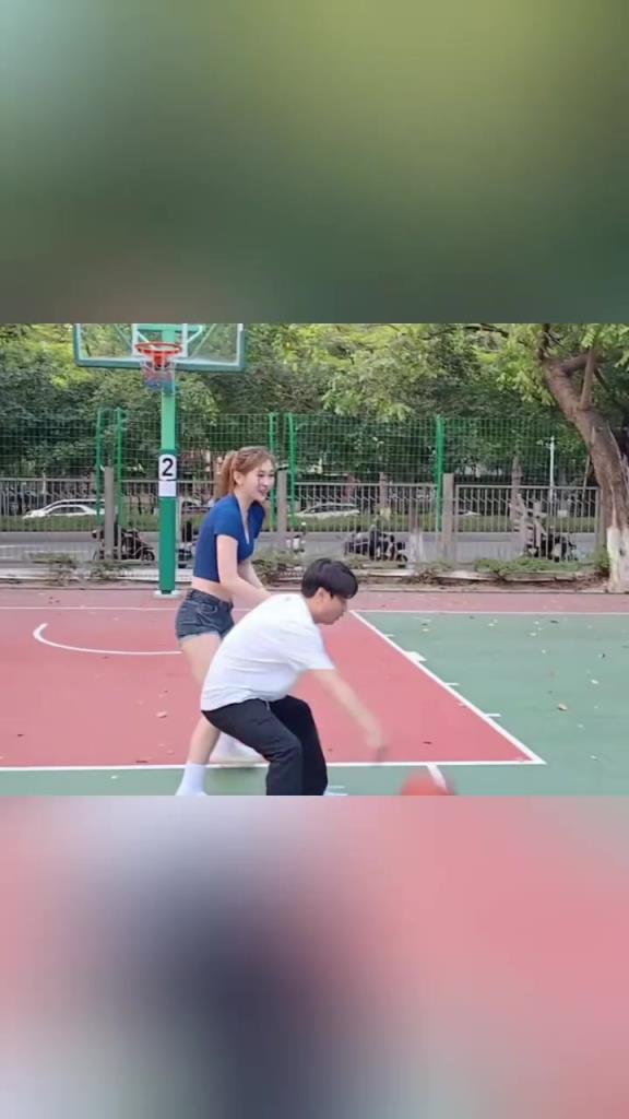 集梦会长背打一米8的女生，，，，，这是真打球。。。。-蜘蛛直播